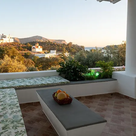 L'eros Grandma's House * Lakkíon