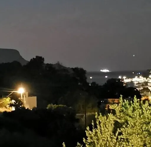 L'eros Grandma's House Lakkíon