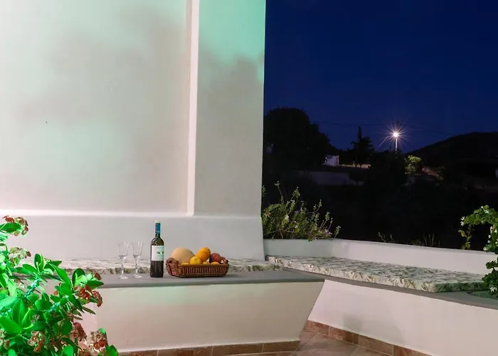 L'eros Grandma's House * Lakkíon