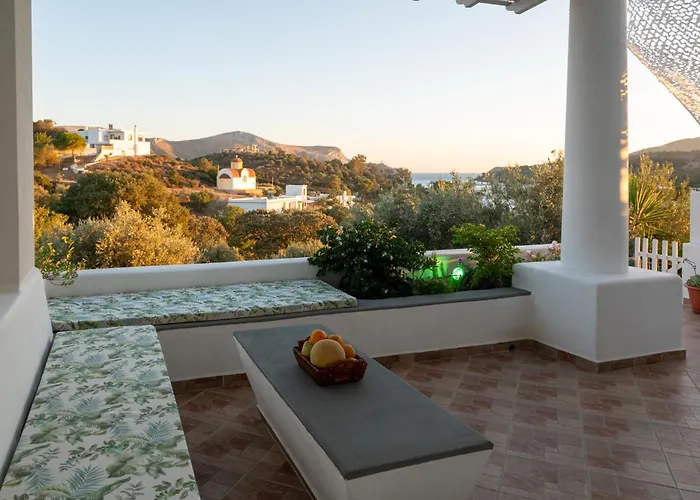 L'eros Grandma's House * Lakkíon