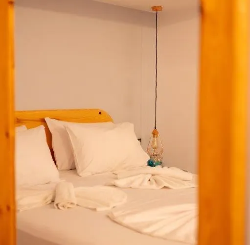 L'eros Grandma's House Lakkíon