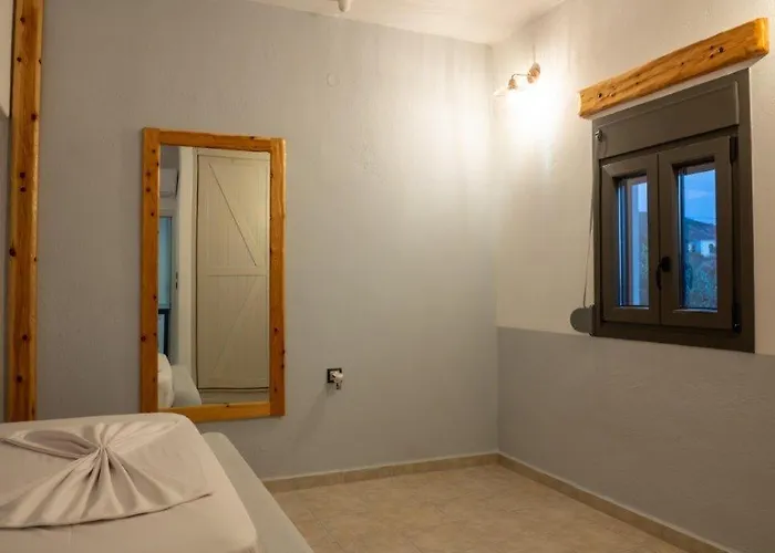 L'eros Grandma's House * Lakkíon