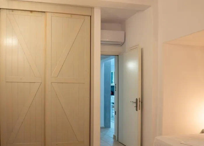 L'eros Grandma's House *