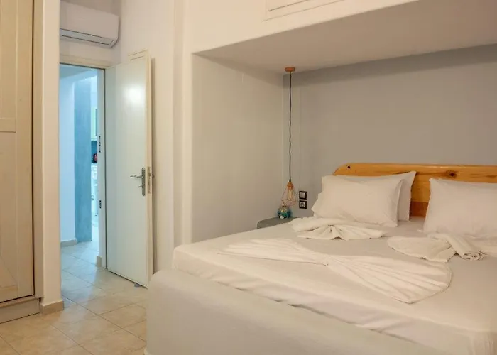 L'eros Grandma's House Lakkíon