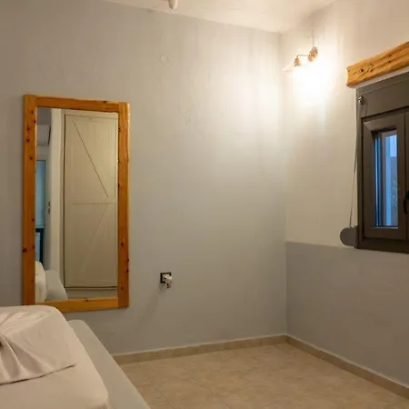 L'eros Grandma's House * Lakkíon