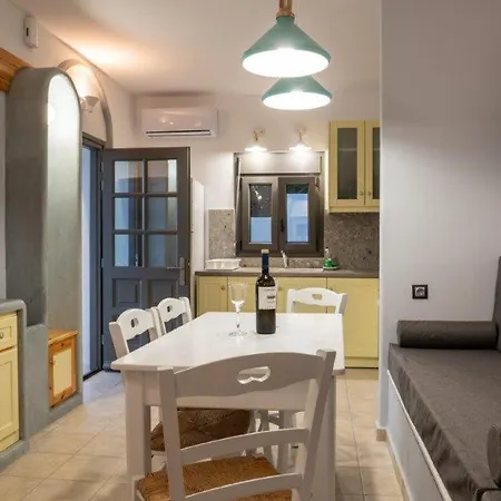 L'eros Grandma's House * Lakkíon