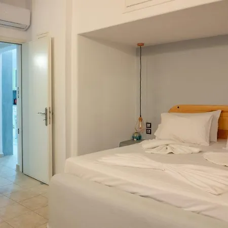 L'eros Grandma's House Lakkíon