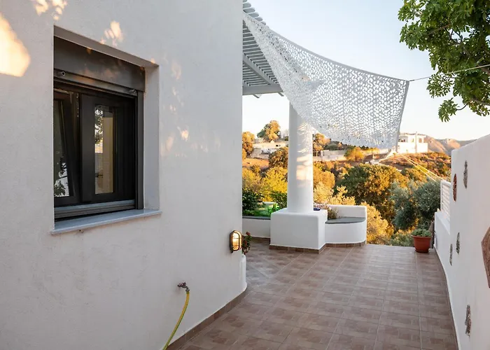 L'eros Grandma's House فيلة Lakkíon