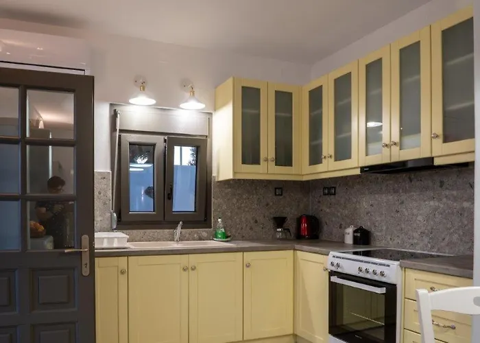 فيلة L'eros Grandma's House