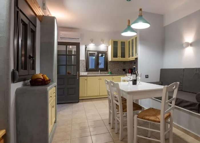 L'eros Grandma's House فيلة Lakkíon