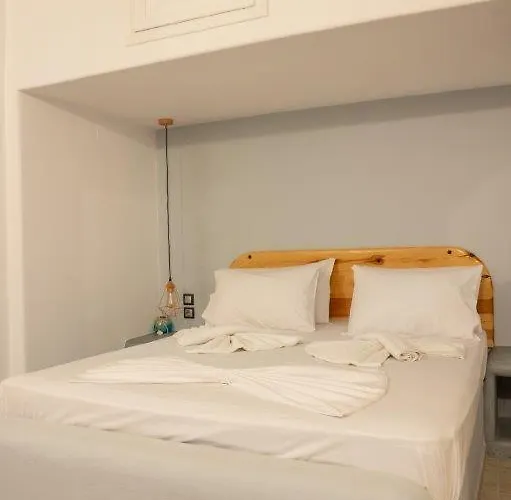 L'eros Grandma's House Lakkíon